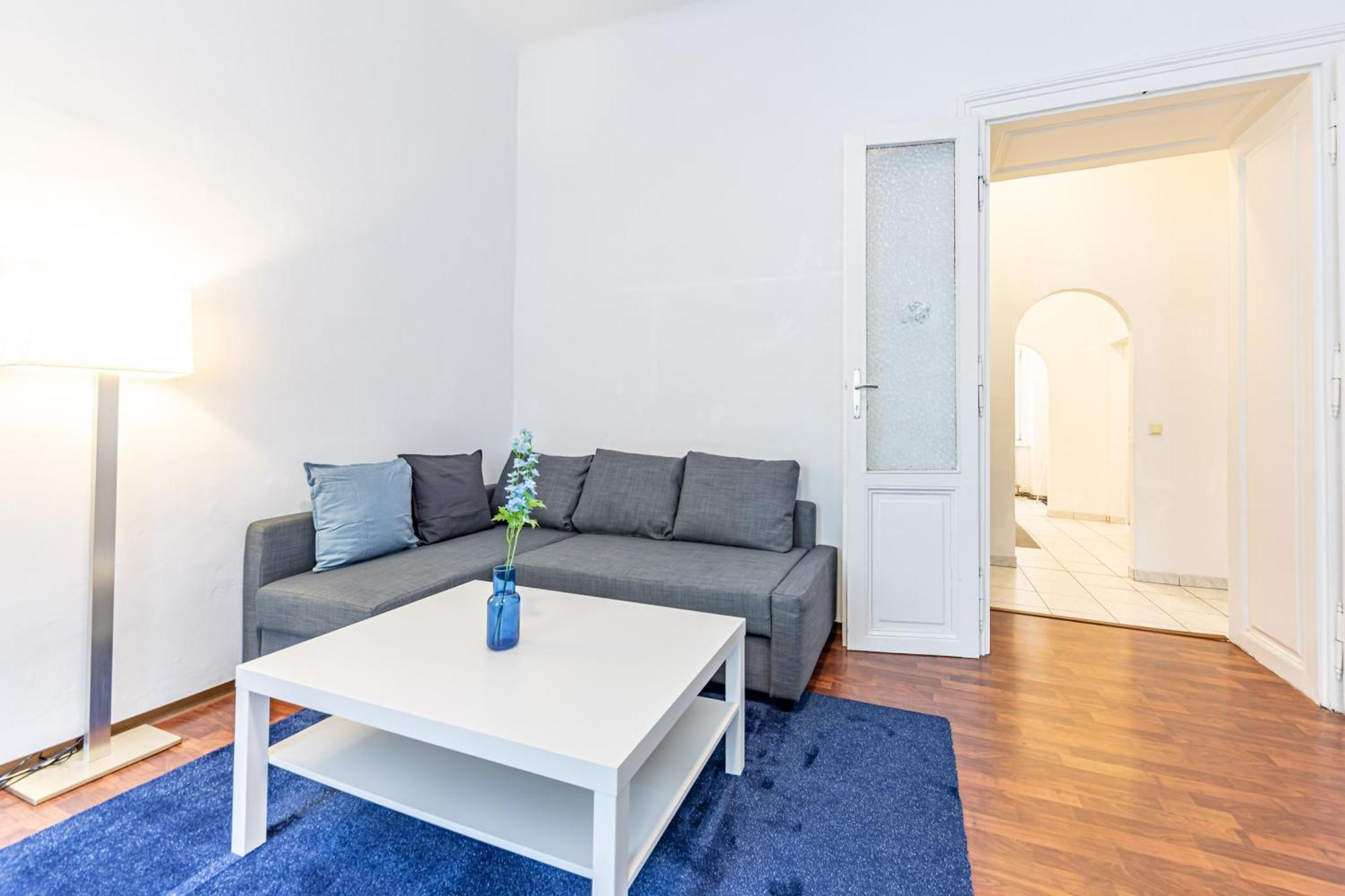 Modern By Jr * Wien