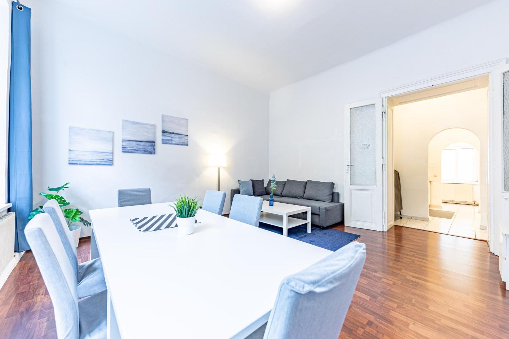 Modern By Jr Wien